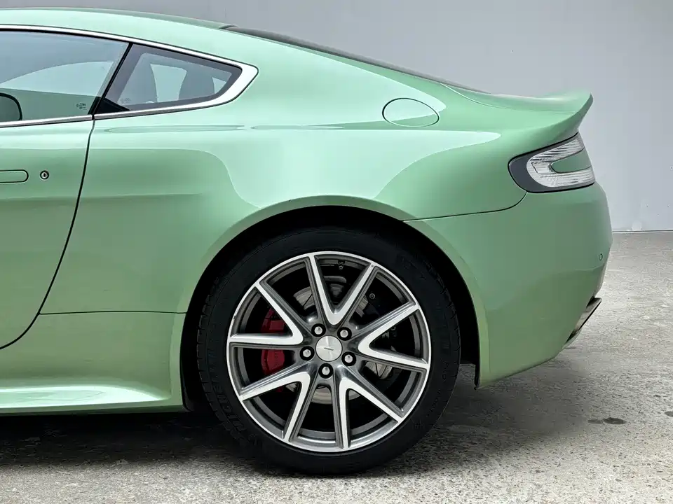 Aston Martin V8 Vantage Aston Martin V8 Vantage