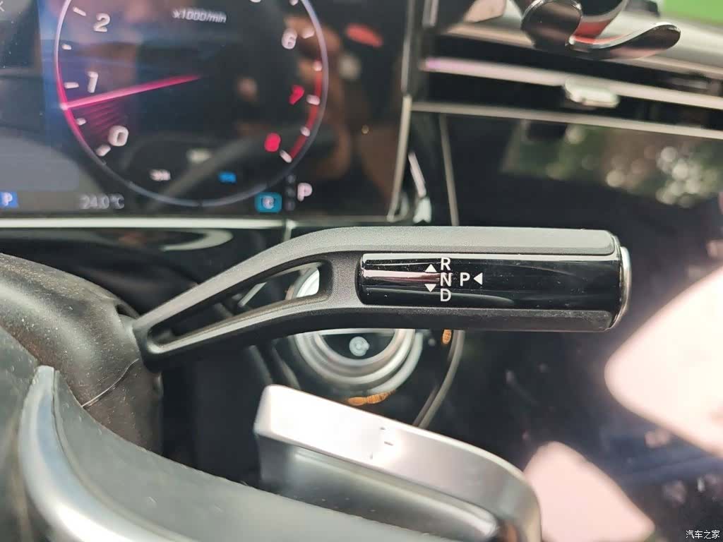 Mercedes-Benz E-Class, 2024 7