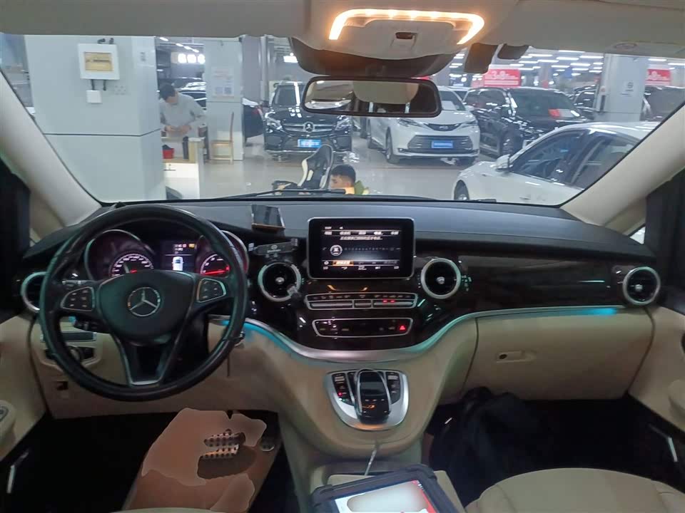 Mercedes-Benz V-class