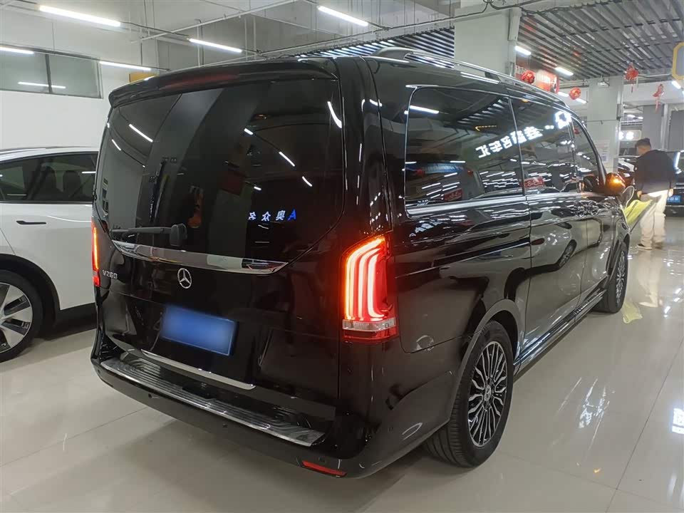 Mercedes-Benz V-class