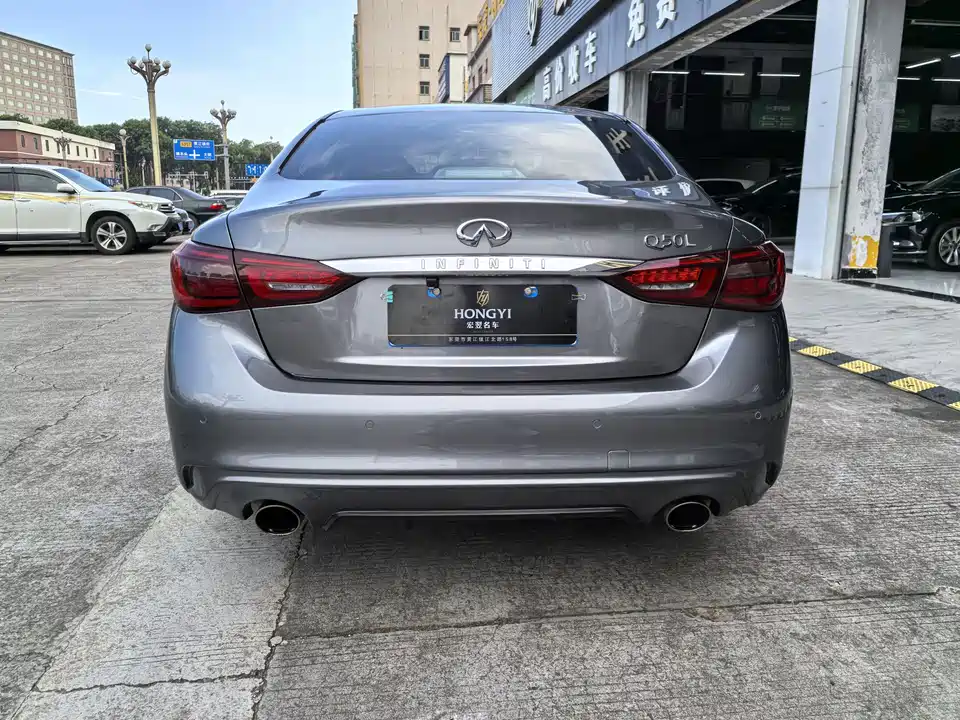Infiniti Q50L