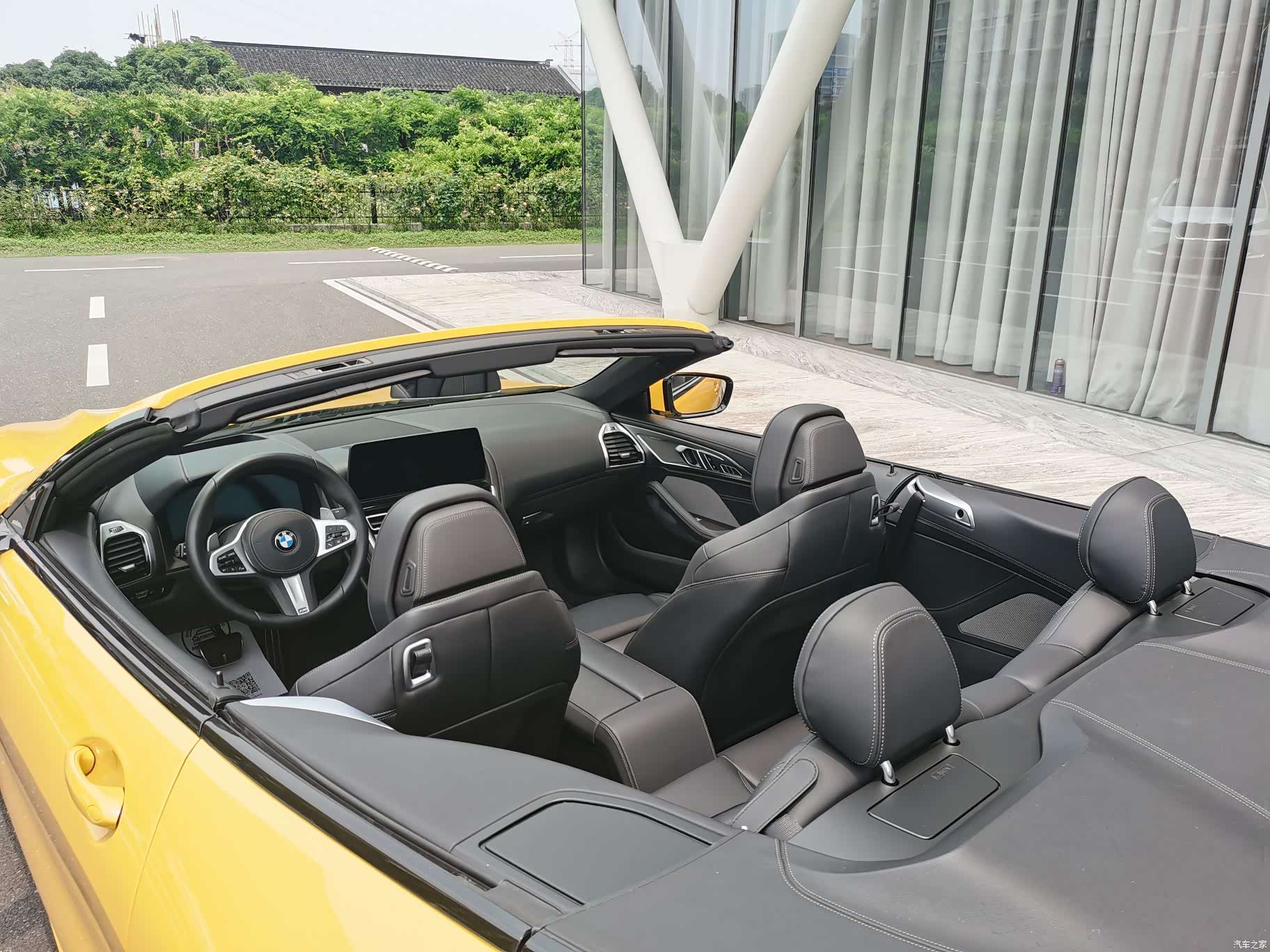 BMW 8 Series, 2025 12