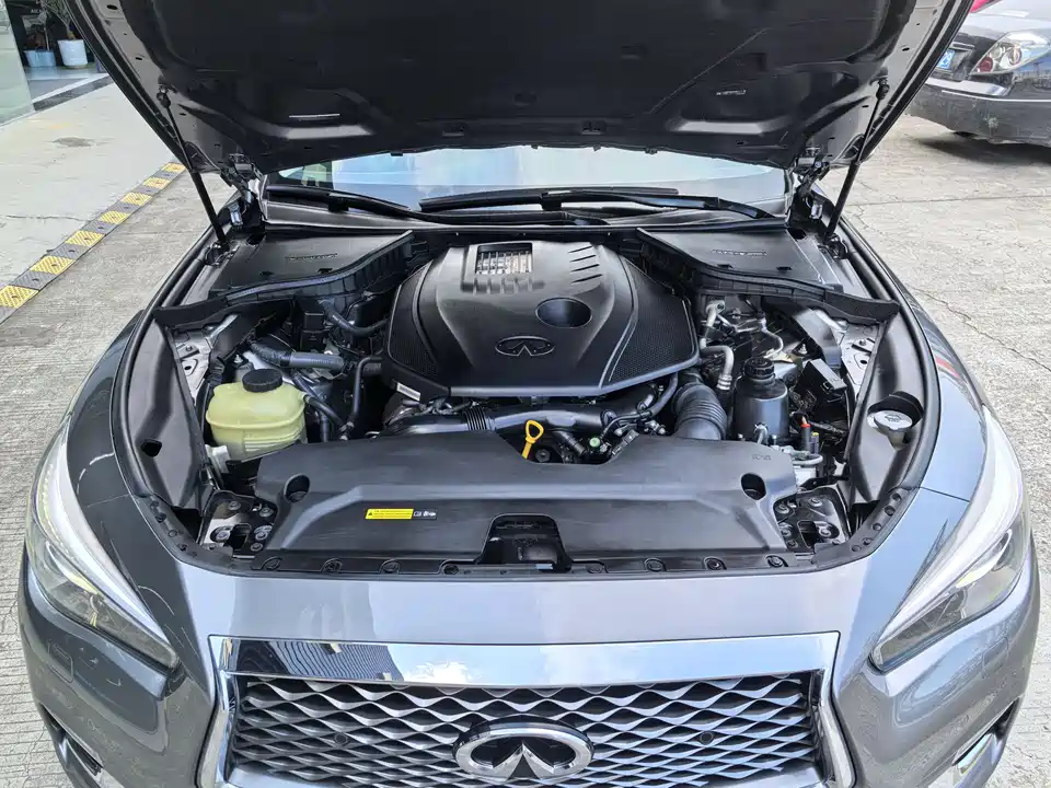 Infiniti Q50L