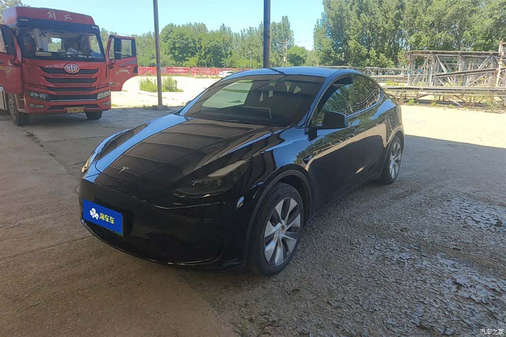 Tesla Model Y, 2023 1