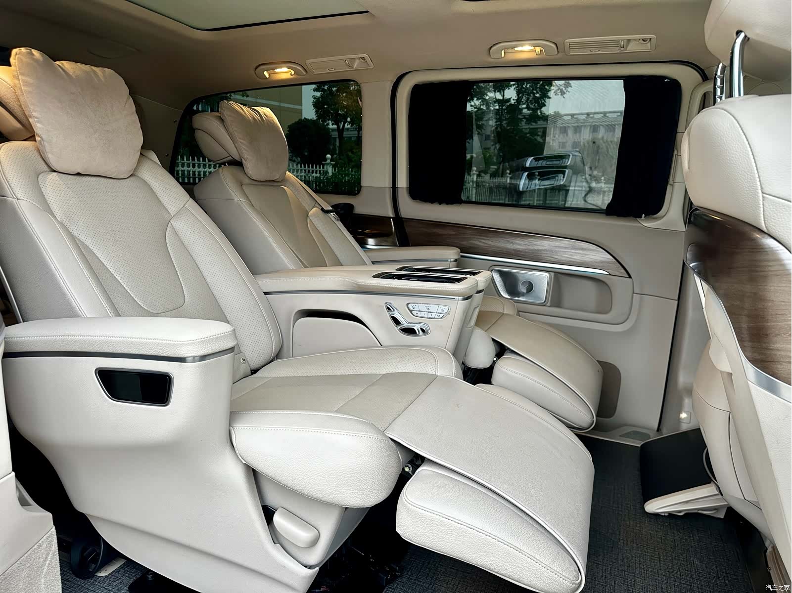 Mercedes-Benz V-Class, 2023 6