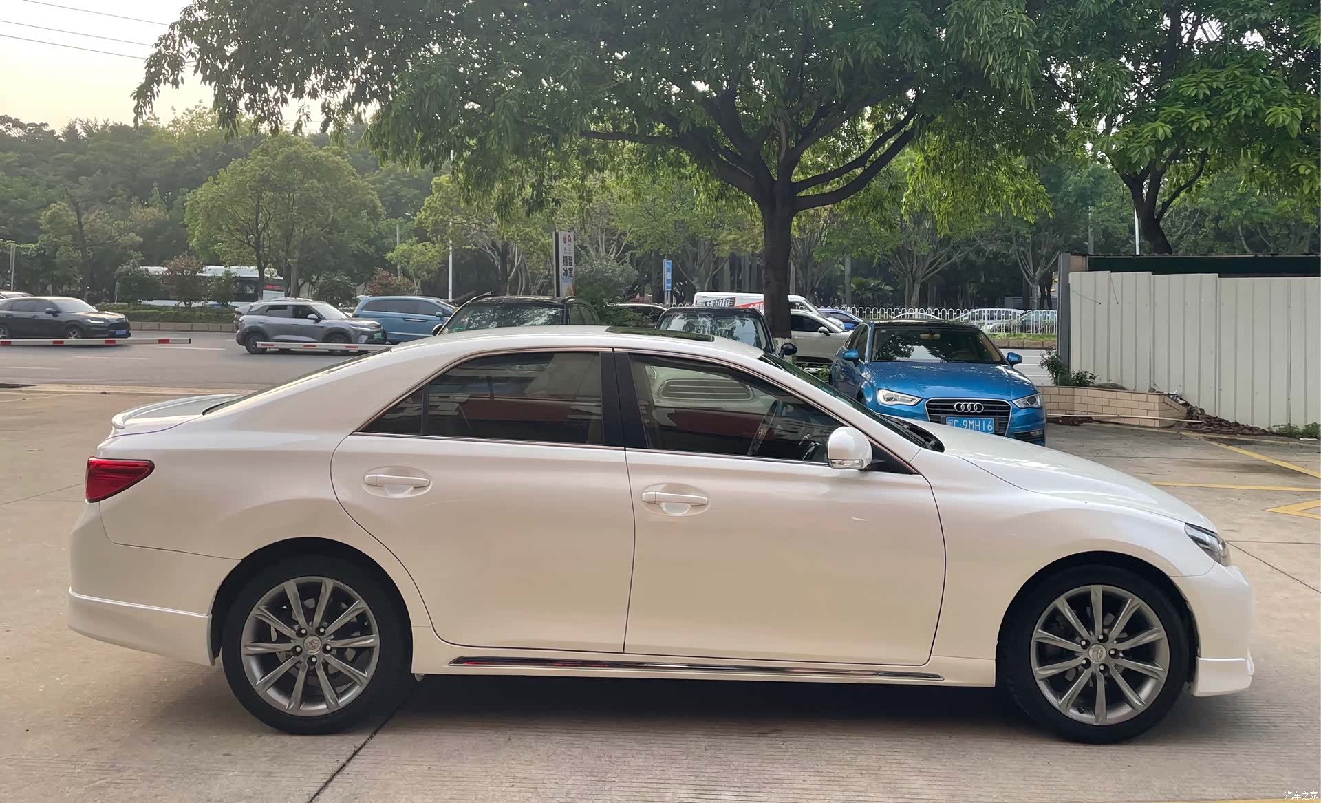 Toyota 2.5V, 2013 все фото