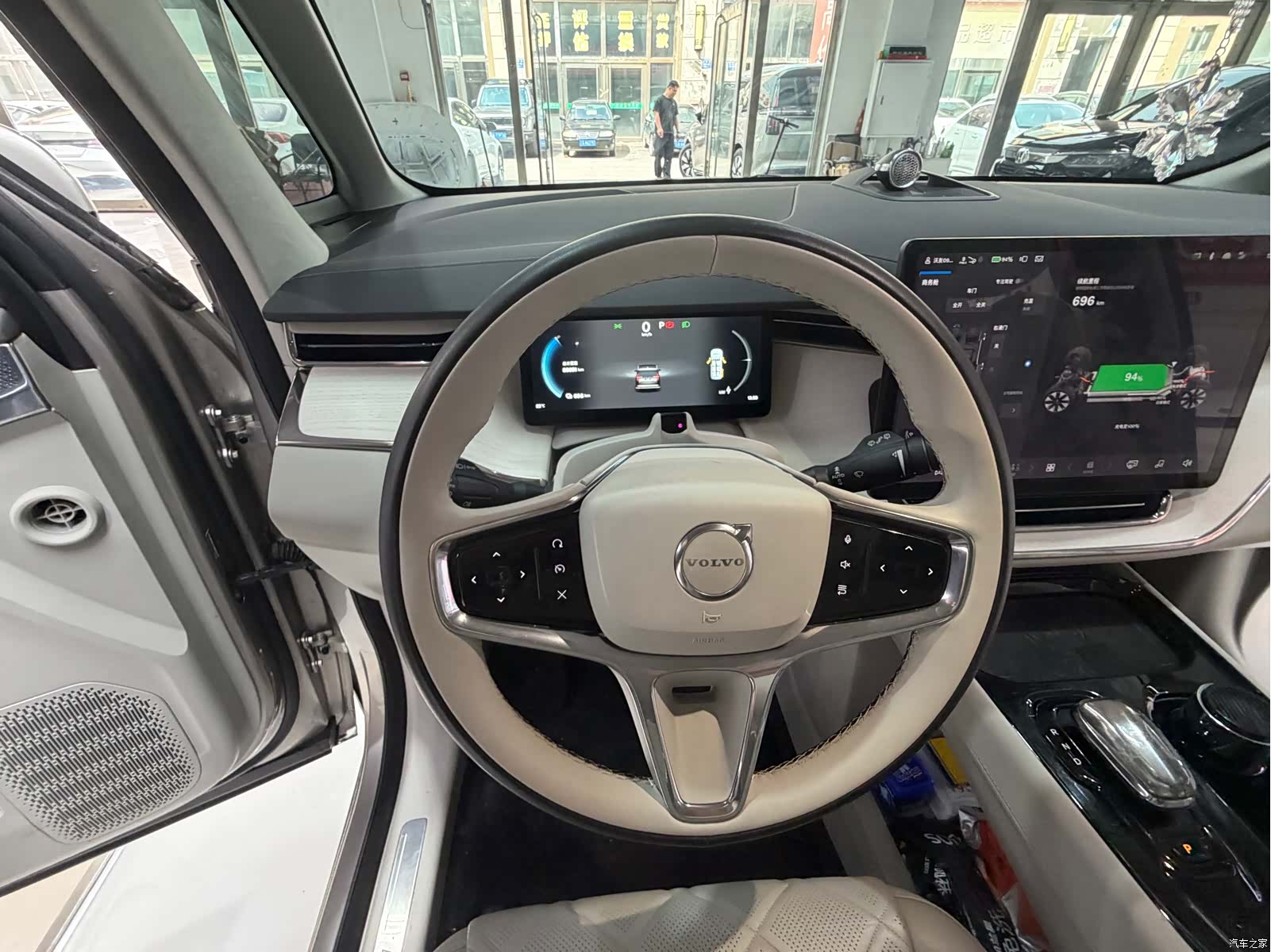 Volvo EM90, 2024 14