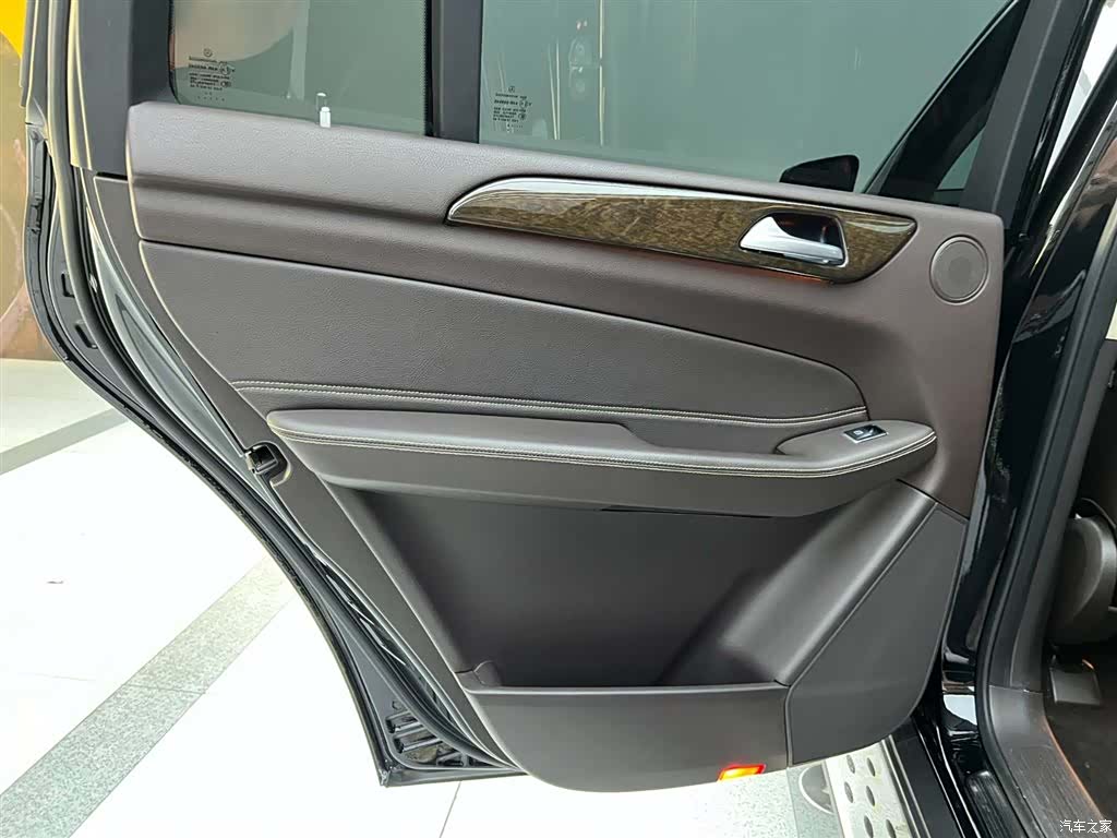 Mercedes-Benz GLS, 2018 16