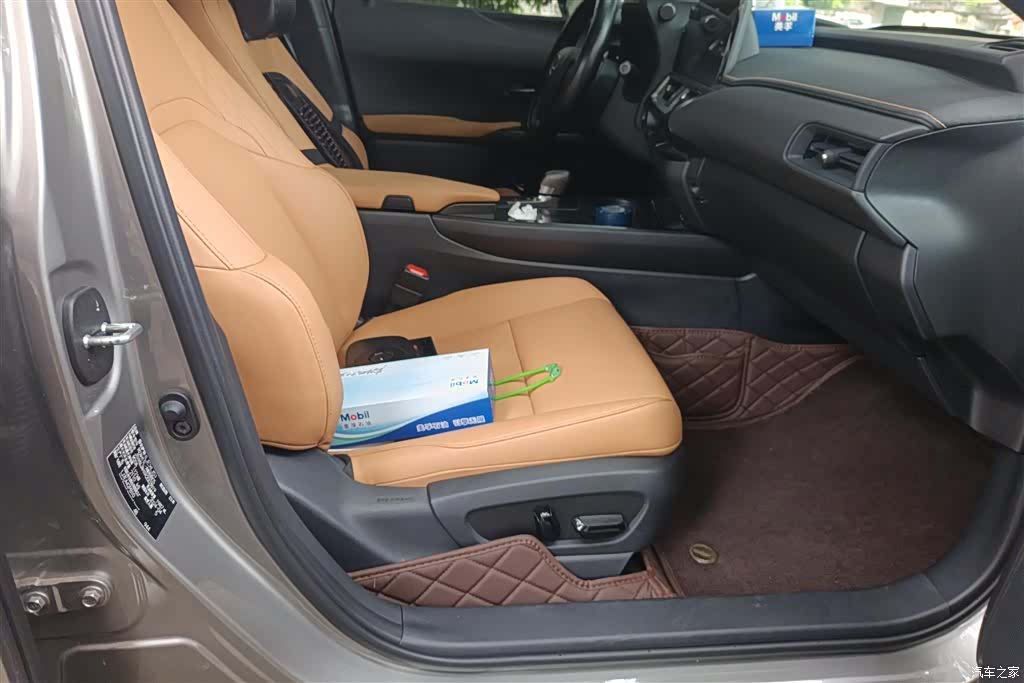 Lexus UX, 2024 8