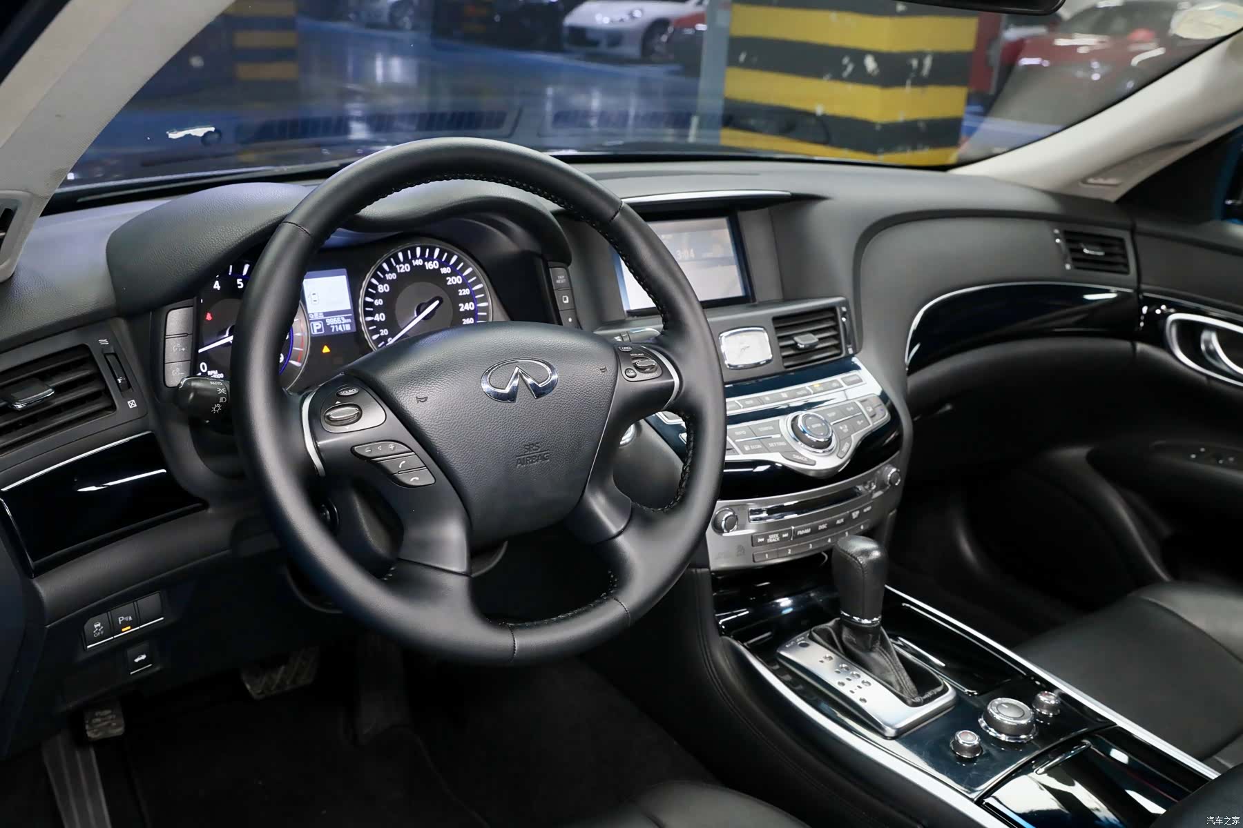 Infiniti Q70, 2016 12
