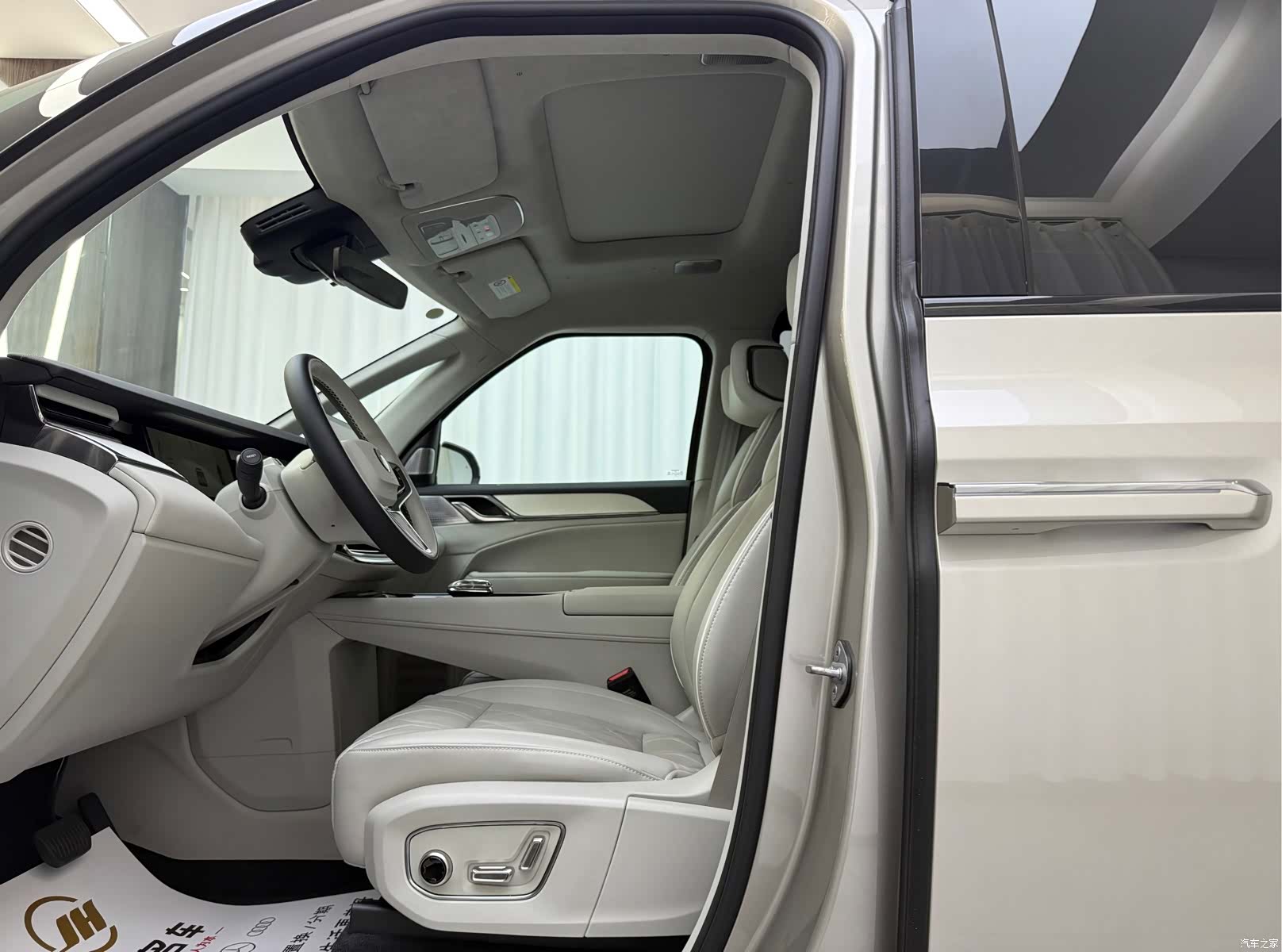 Volvo EM90, 2024 4