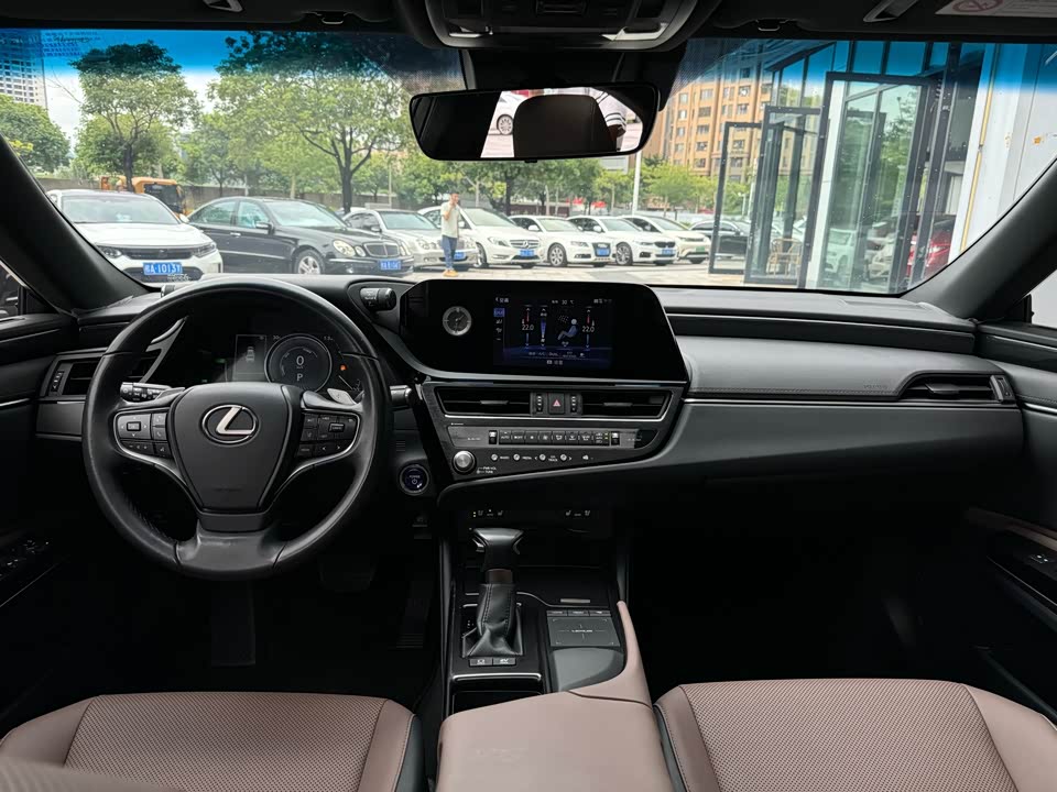 Lexus ES
