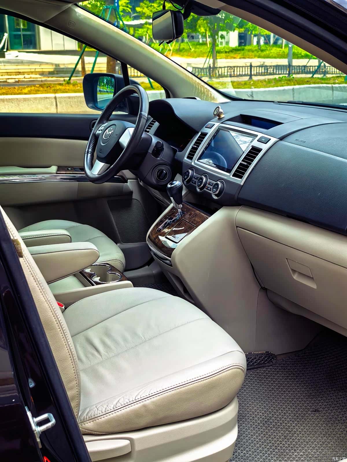 Mazda 8, 2013 25