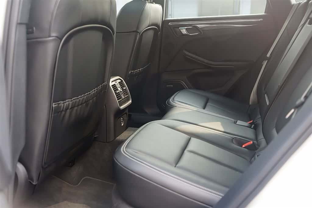 Porsche Macan, 2025 15