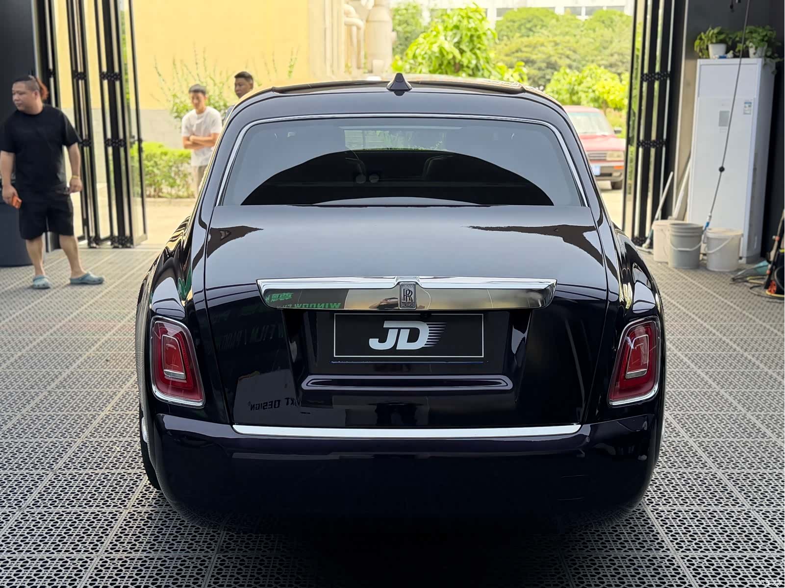 Rolls-Royce Phantom, 2019 все фото