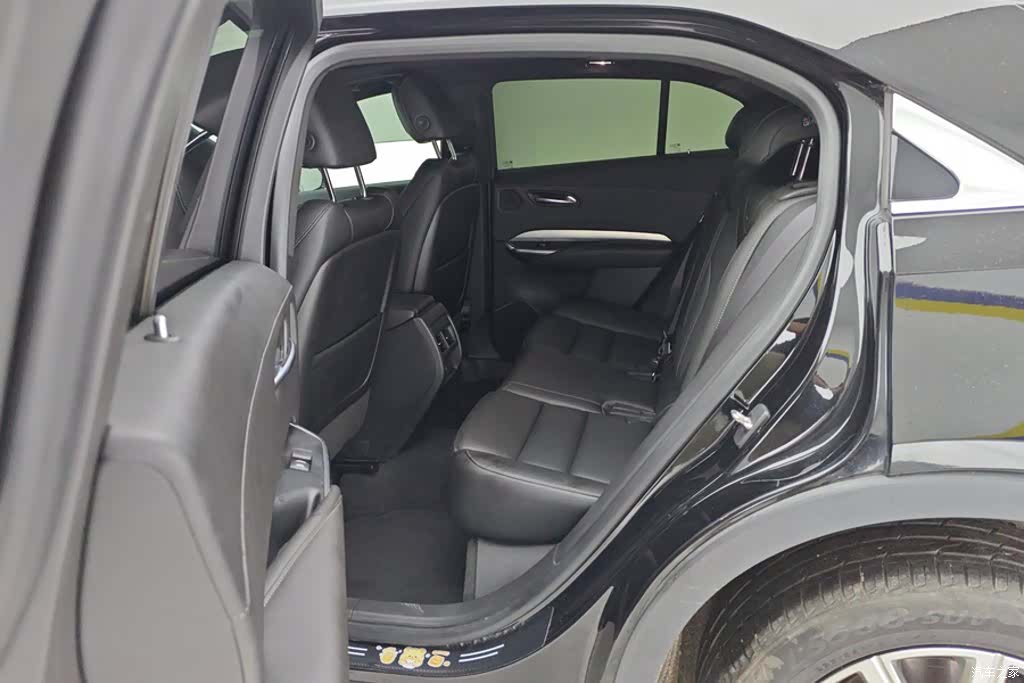 Cadillac XT4, 2021 11