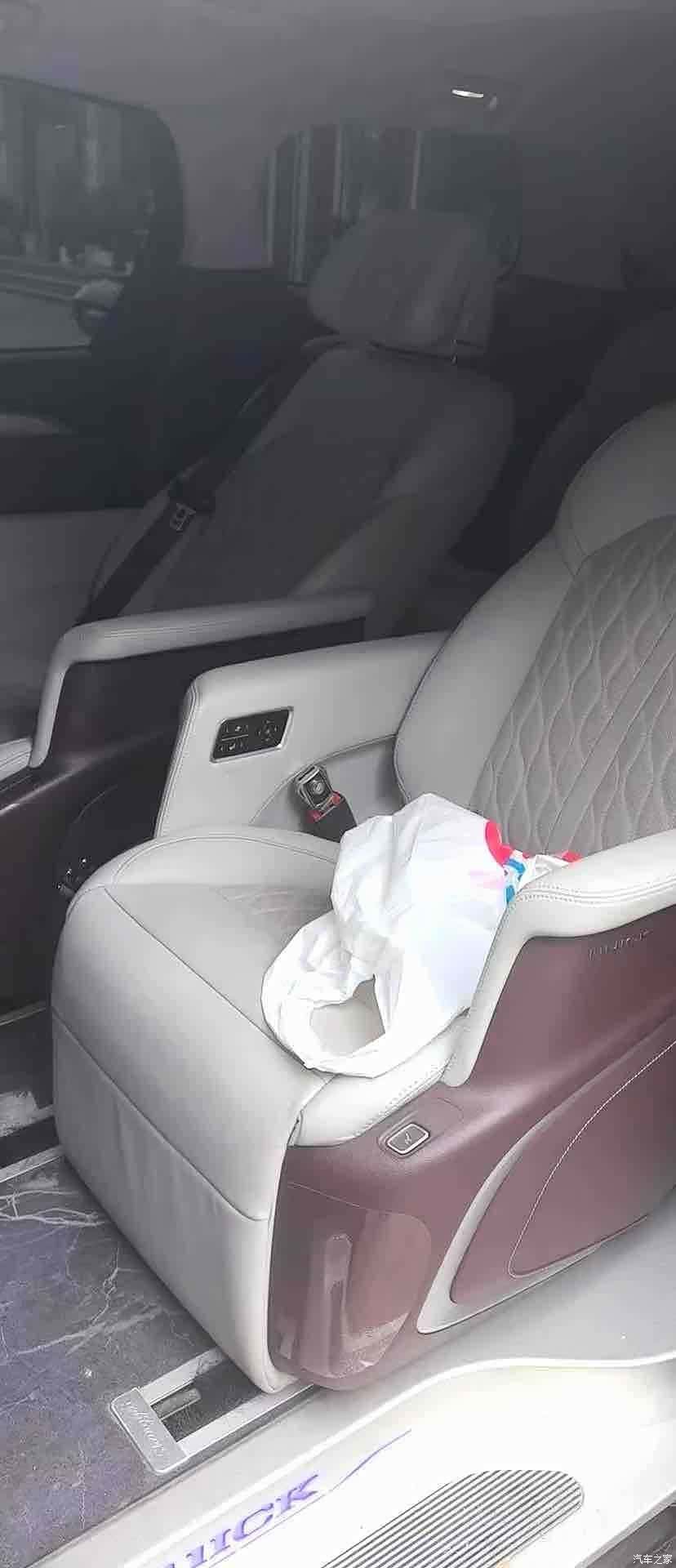 Buick GL8, 2022 3