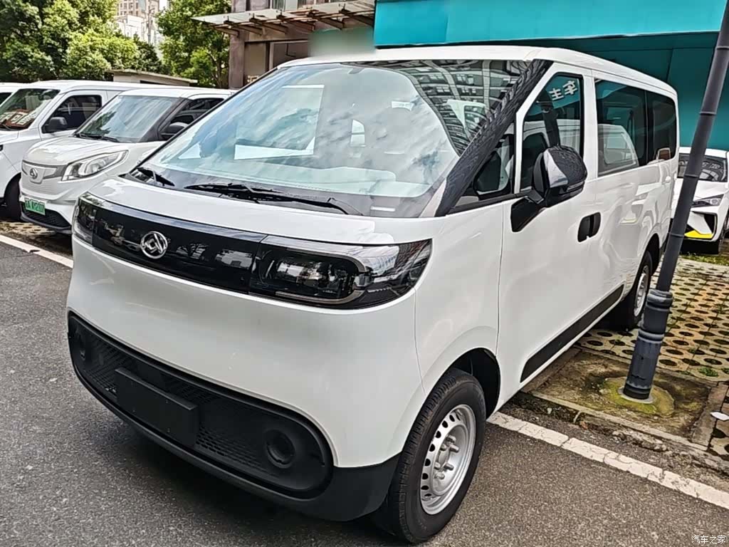 Maxus V1, 2025 2
