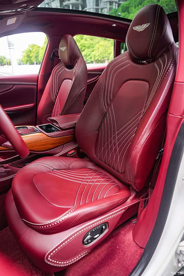 Aston Martin DBX, 2020 10