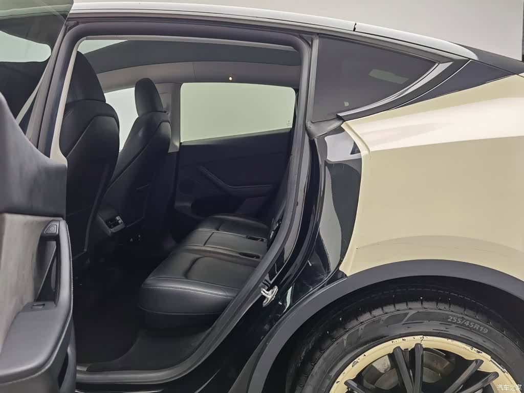 Tesla Model Y, 2022 15