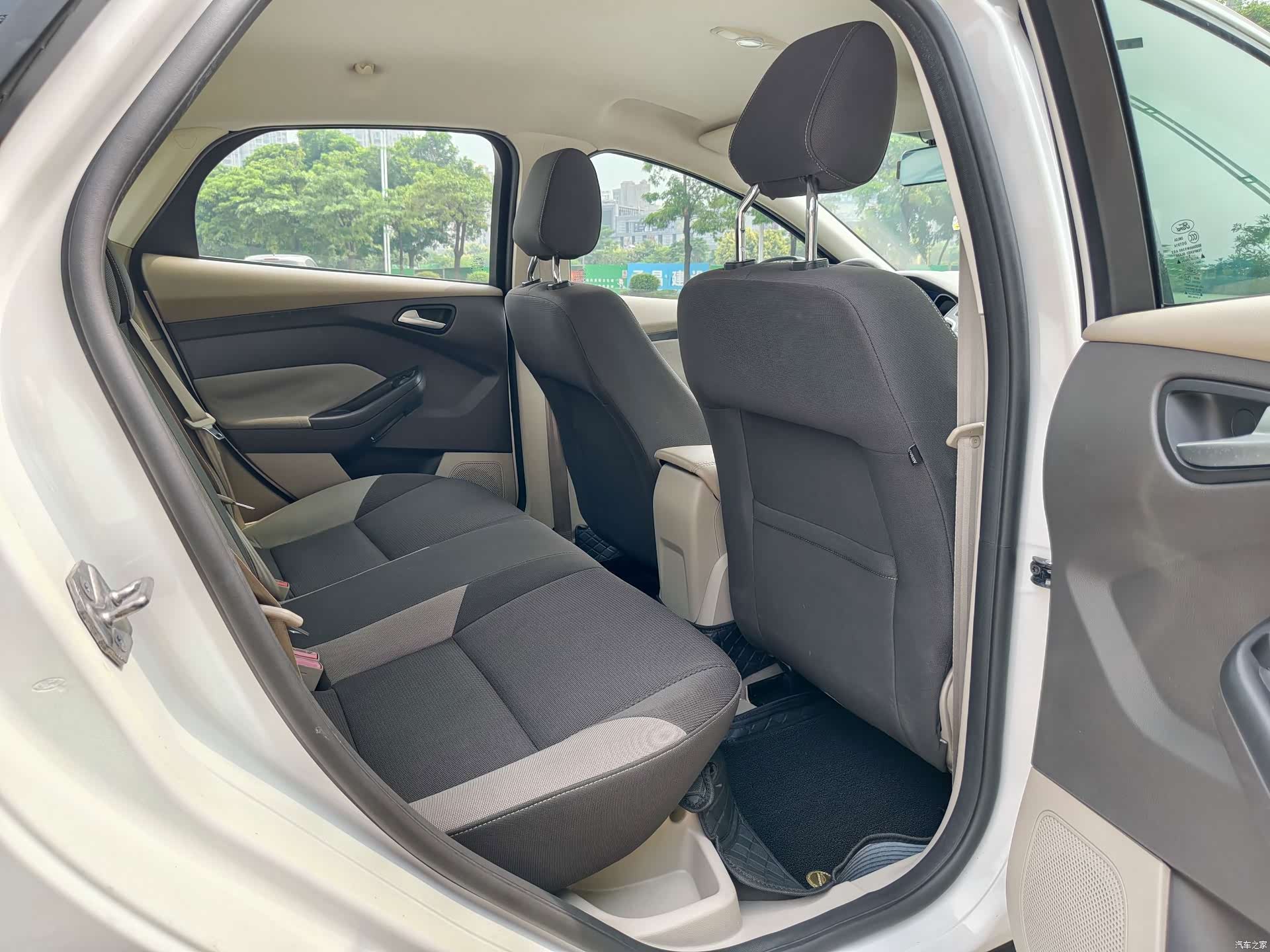 Ford Focus, 2015 11
