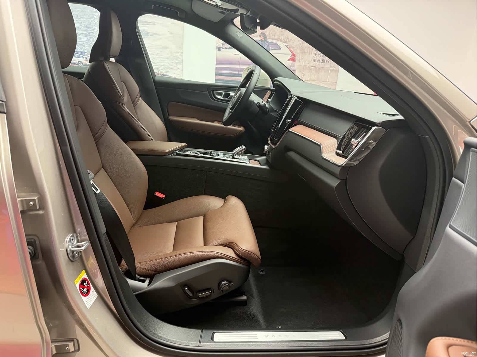Volvo XC60, 2025 4