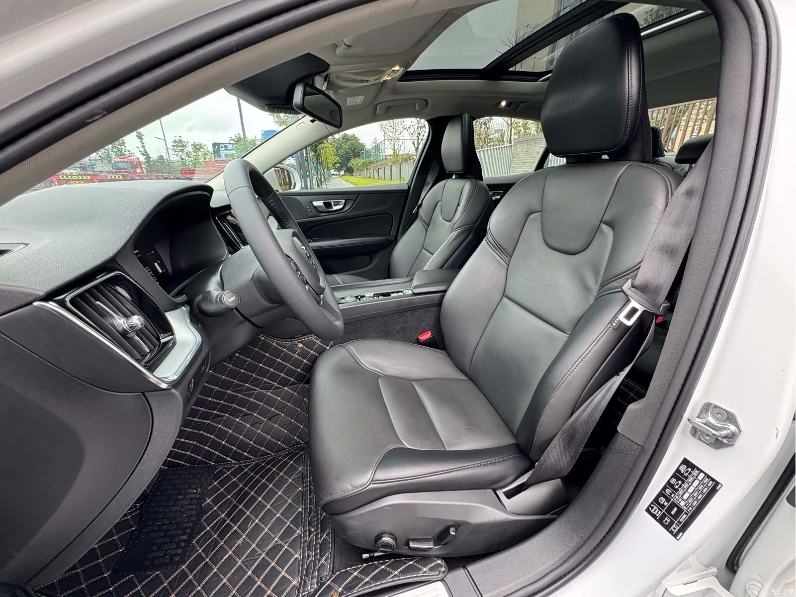 Volvo S60, 2021 все фото