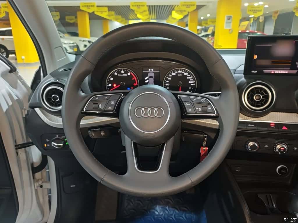 Audi Q2L, 2020 7