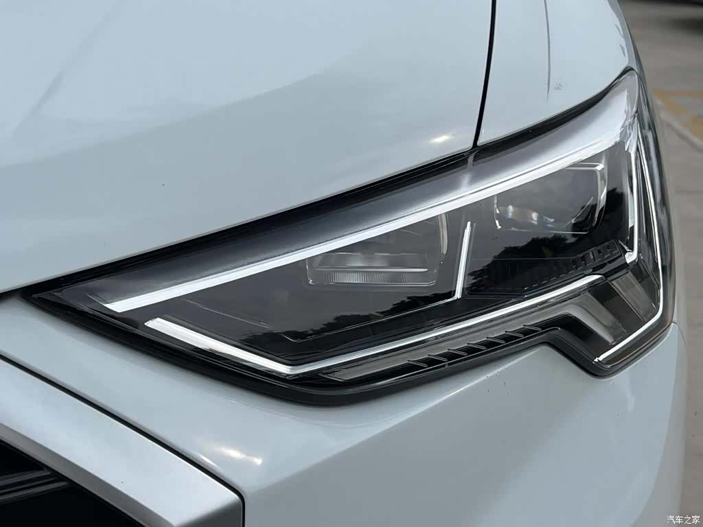 Audi Q3, 2023 4
