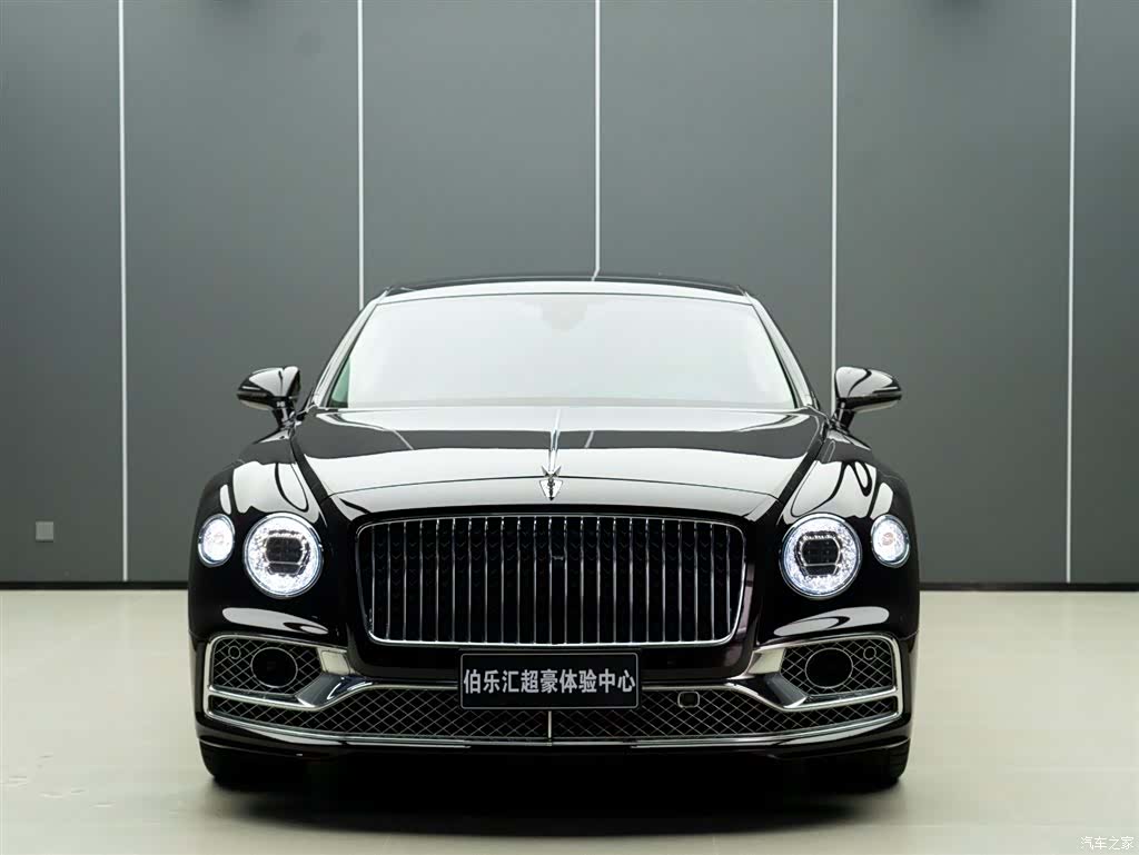 Bentley Flying Spur, 2023 4