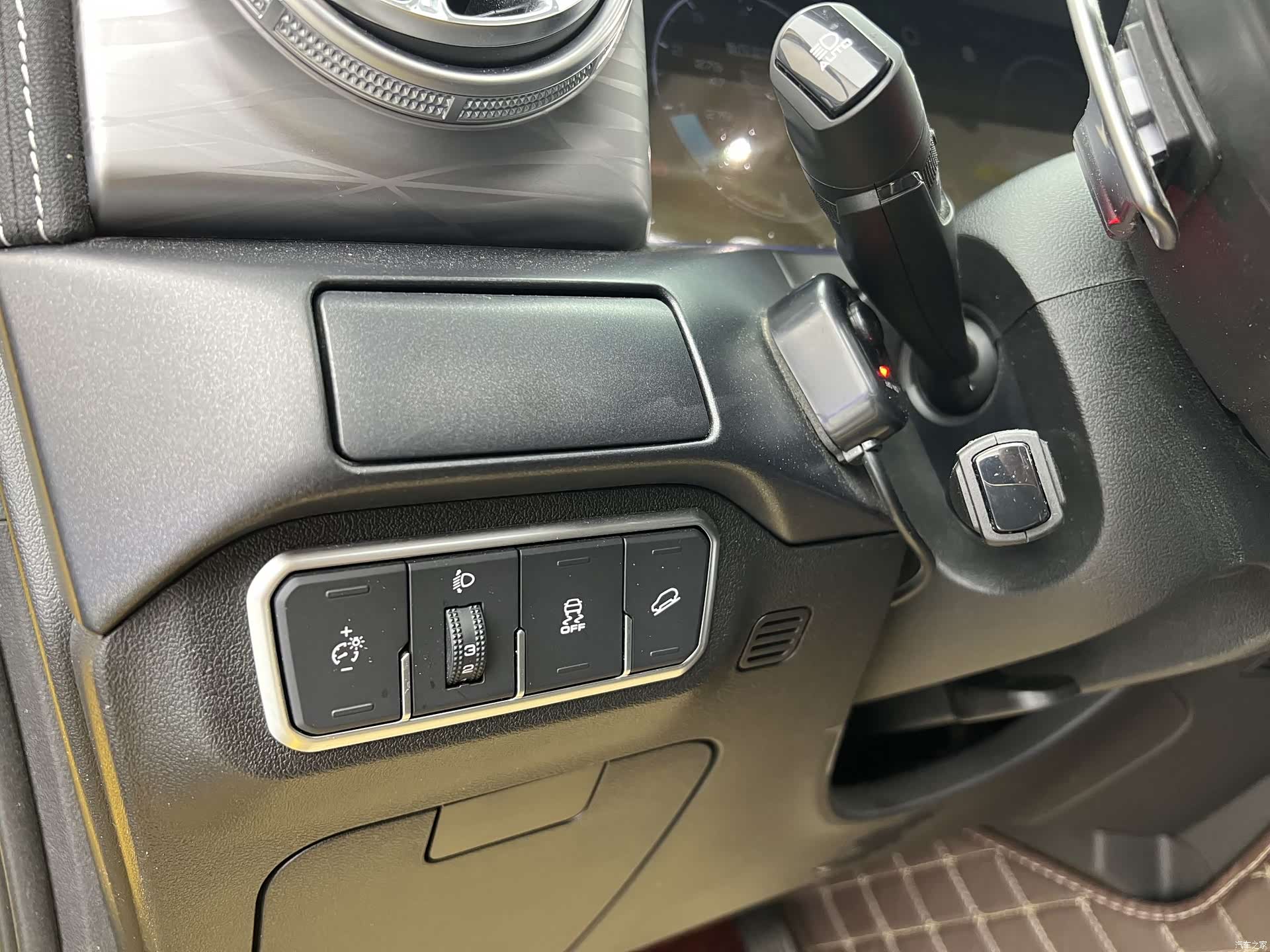 Tank 300, 2023 8