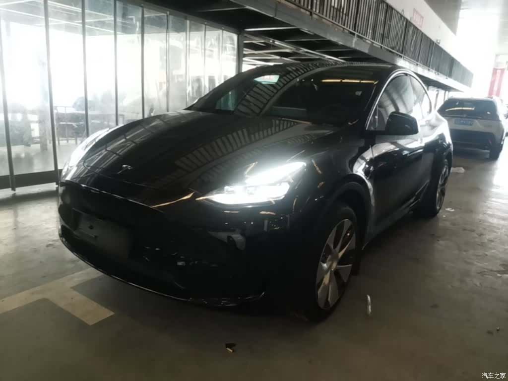 Tesla Model Y, 2023 2