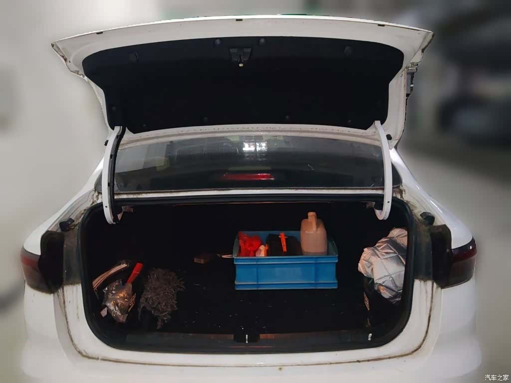 Geely Emgrand, 2022 15