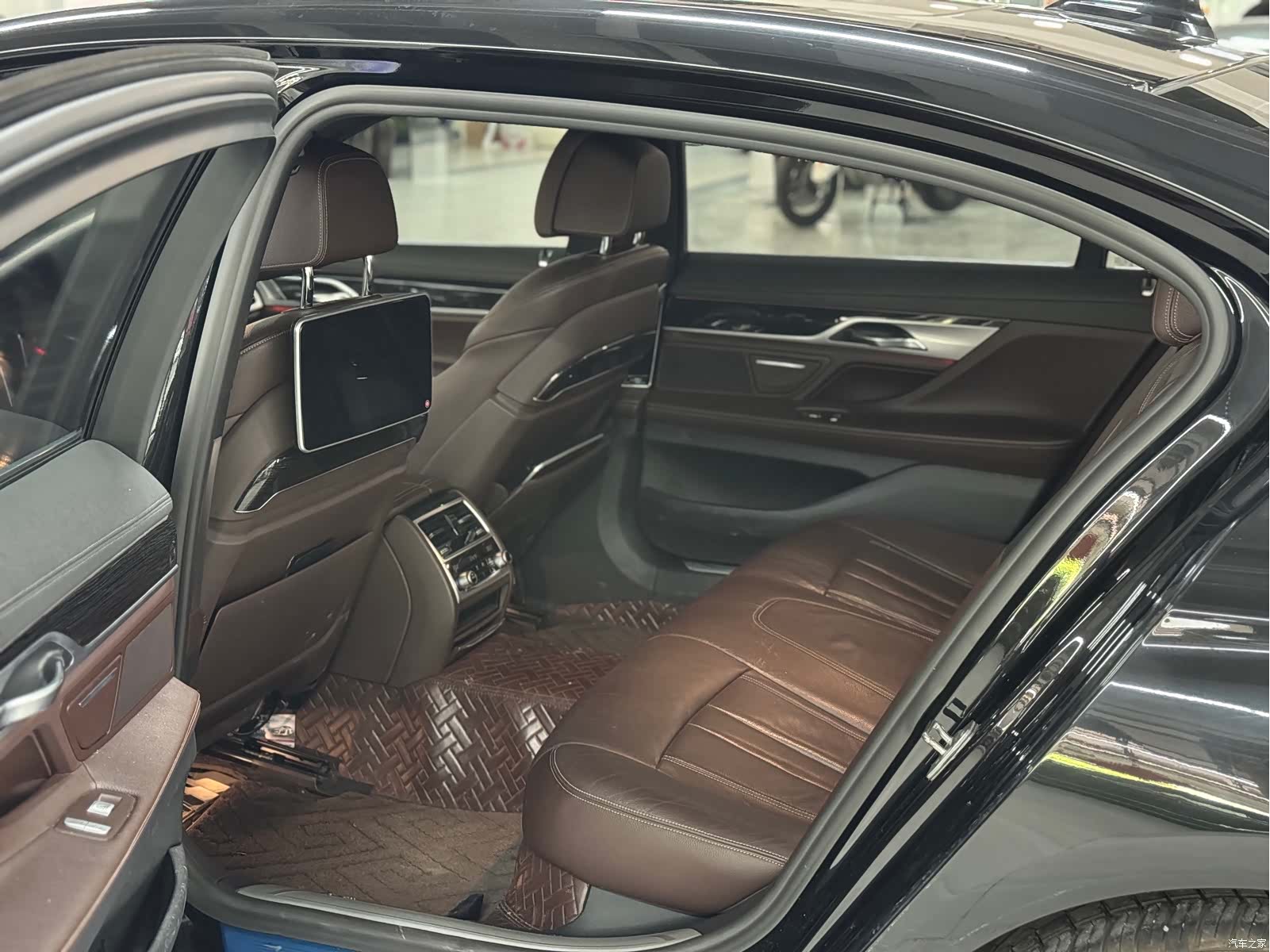 BMW 7 Series, 2018 все фото