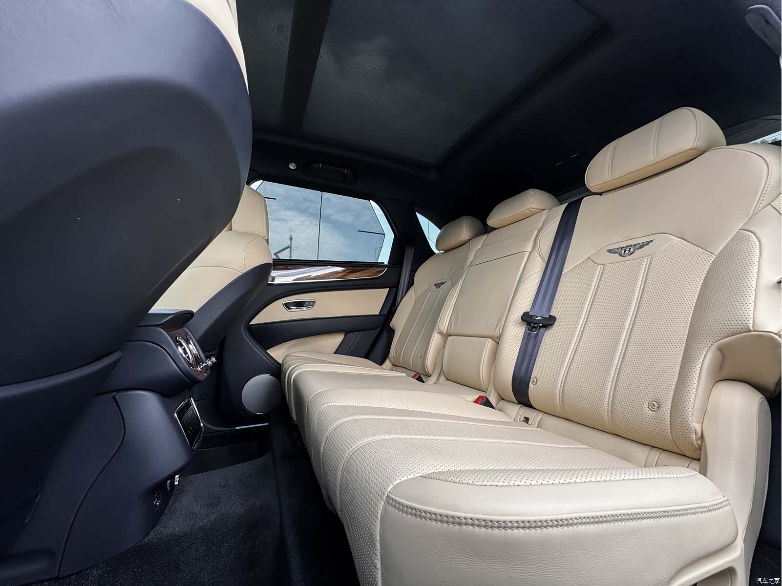 Bentley Bentayga, 2021 13