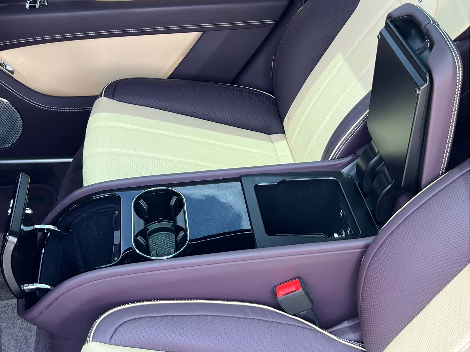 Bentley Bentayga, 2023 25