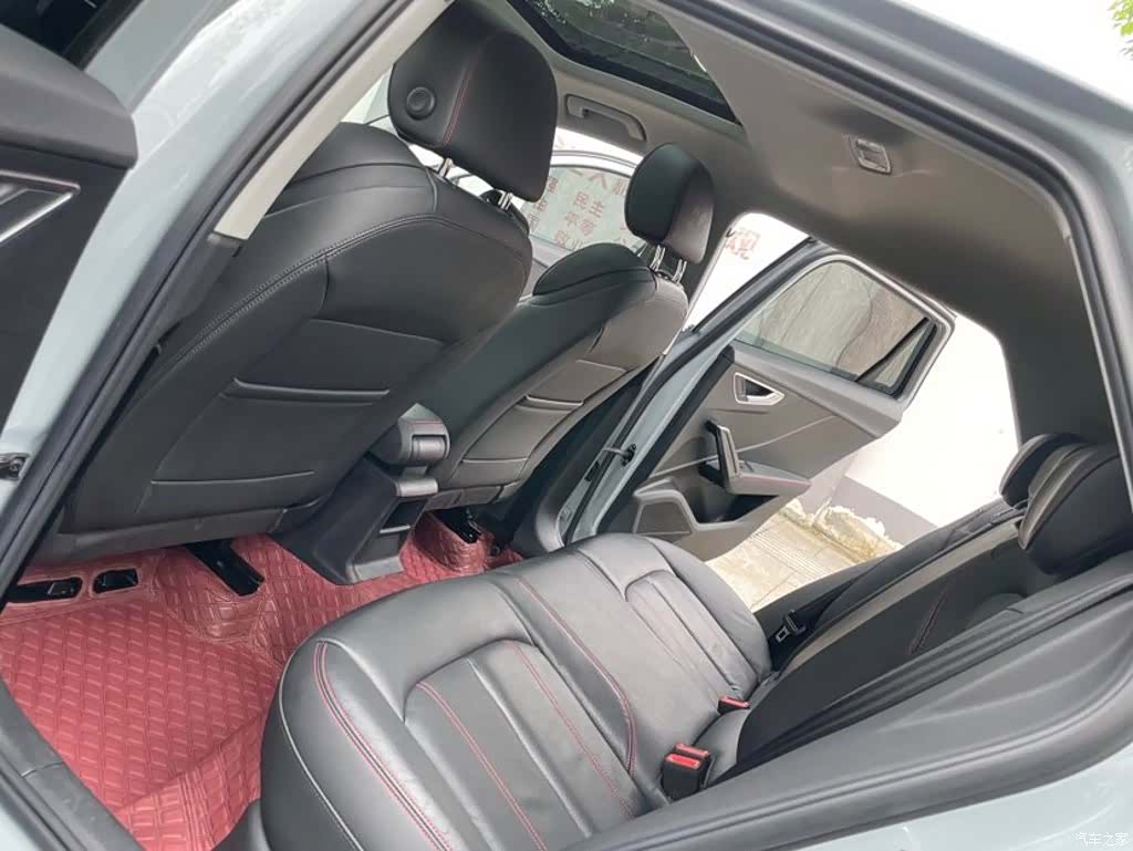Audi Q2L, 2023 7