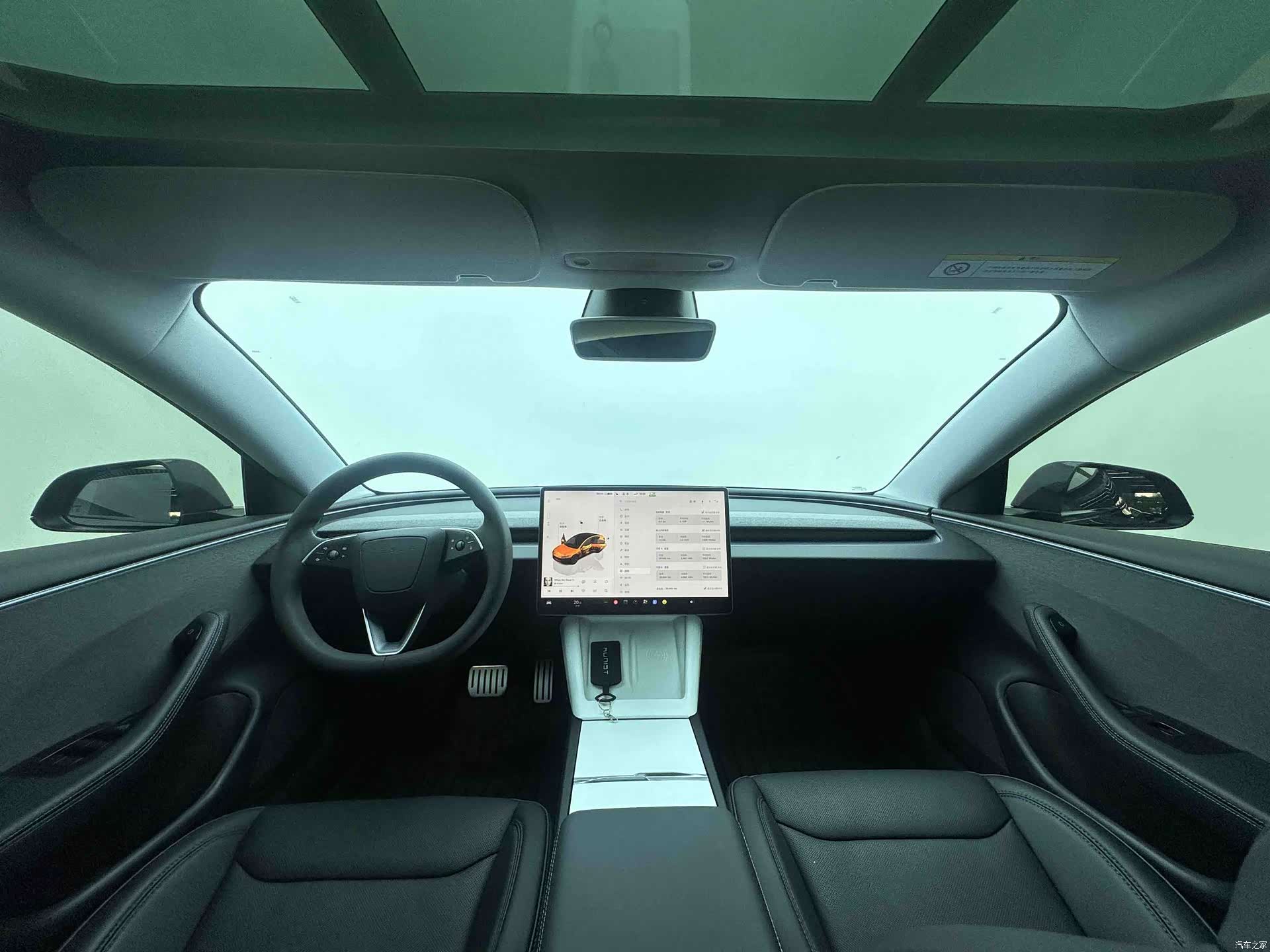 Tesla Model 3, 2025 6