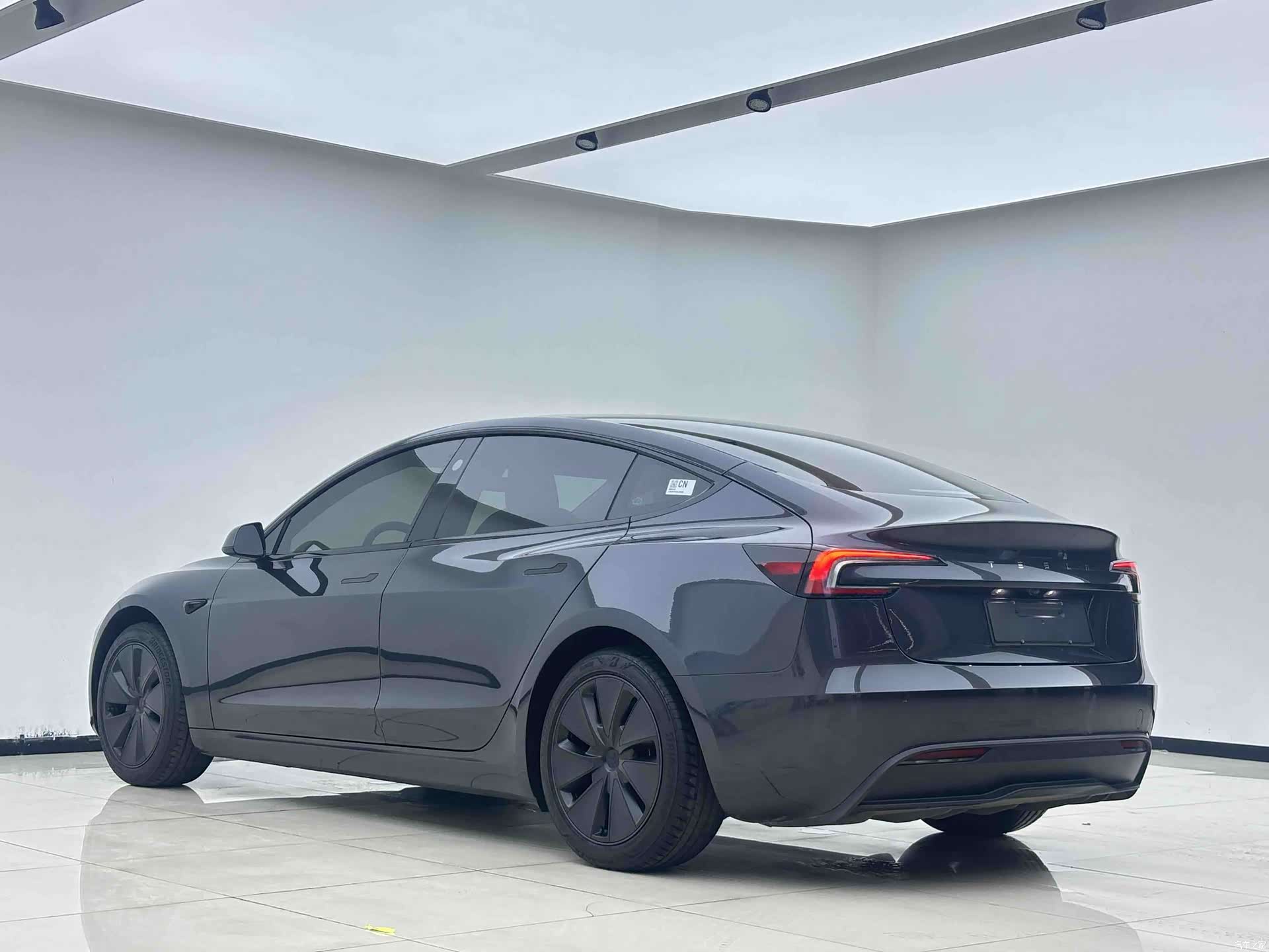Tesla Model 3, 2025 10
