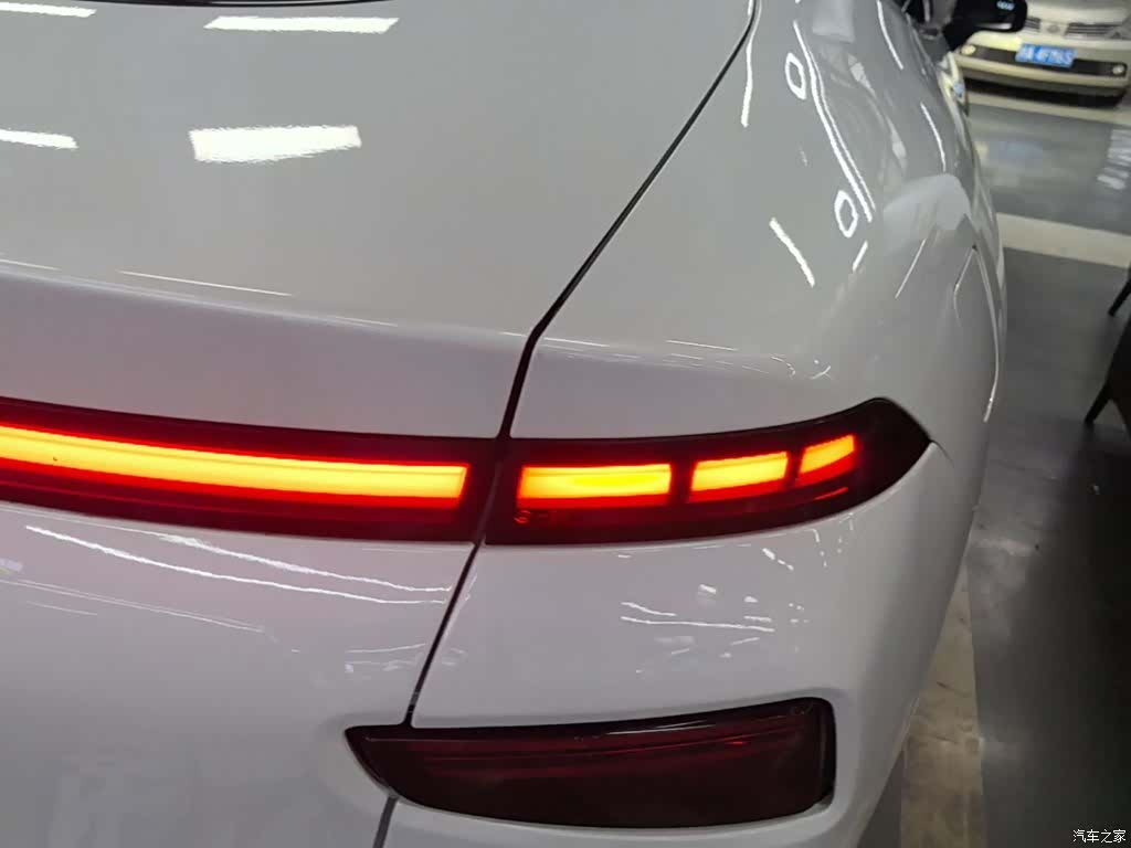 Xpeng P7, 2021 8