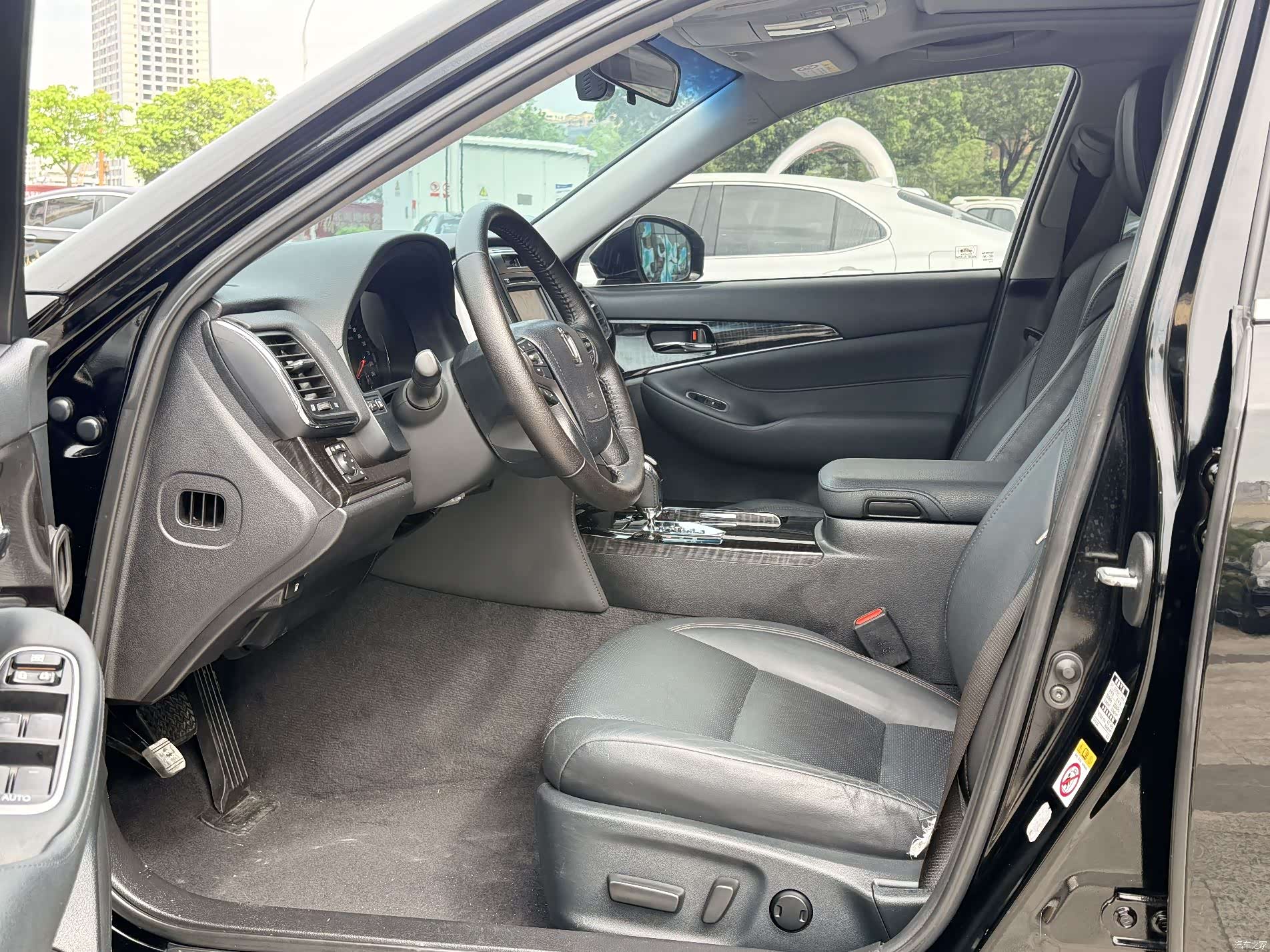 Toyota Crown, 2018 все фото