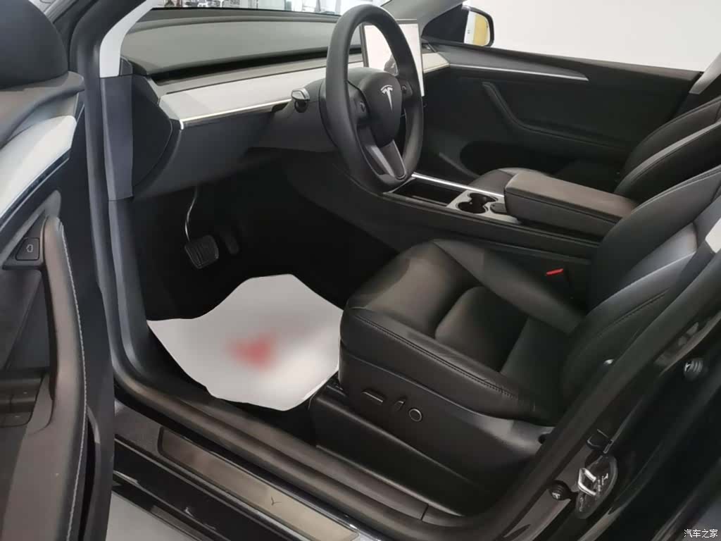 Tesla Model Y, 2024 16