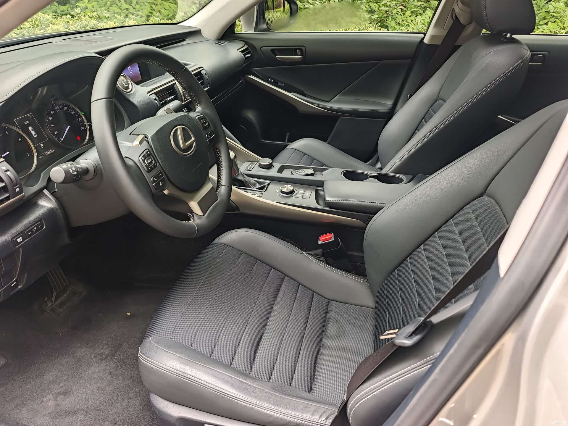 Lexus IS, 2019 7