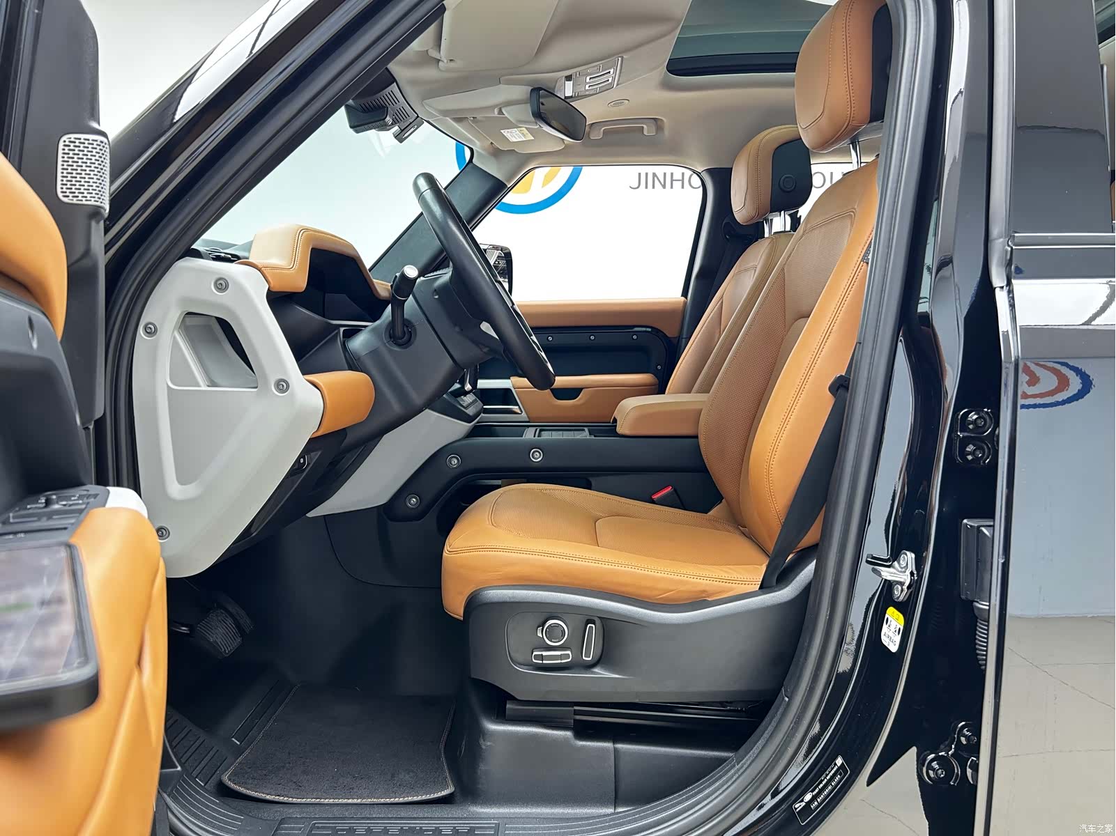 Land Rover Defender, 2024 8