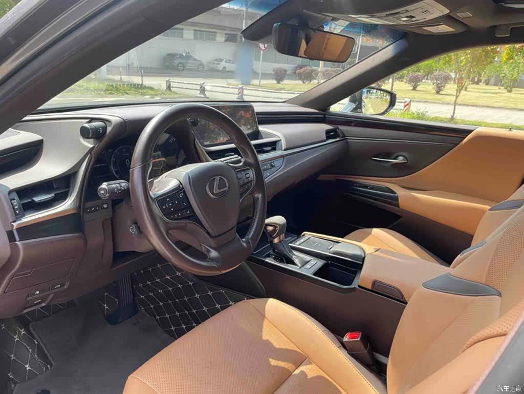 Lexus ES, 2021 3