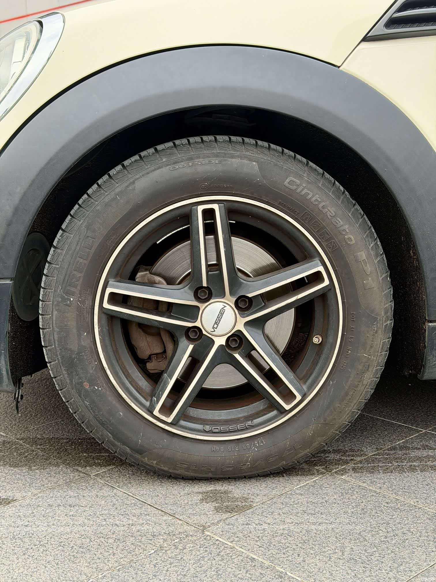 Mini ONE, 2011 15