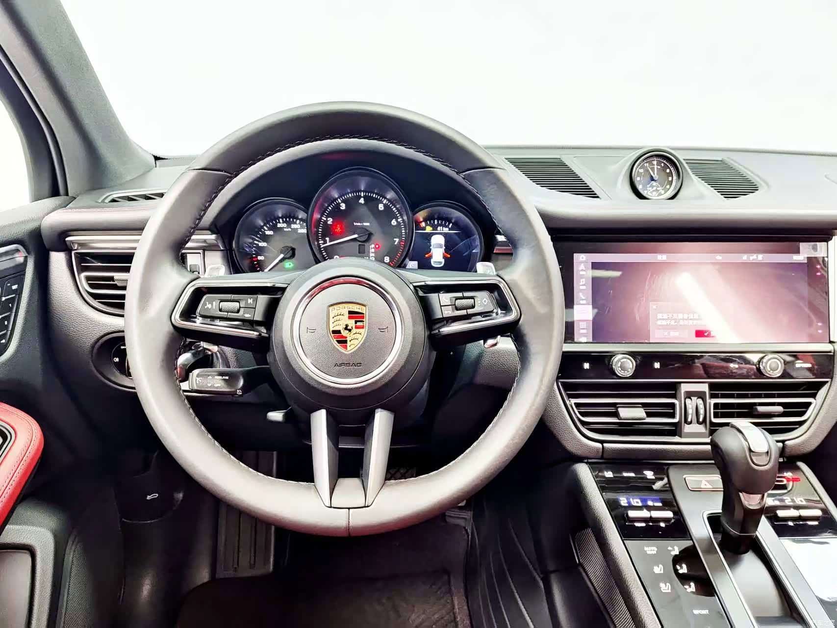 Porsche Macan, 2024 10