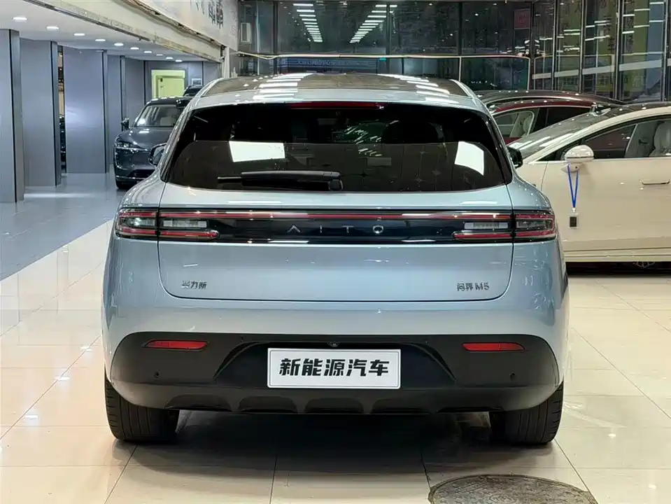 AITO Ask the world M5