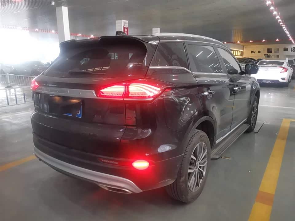 Geely Atlas