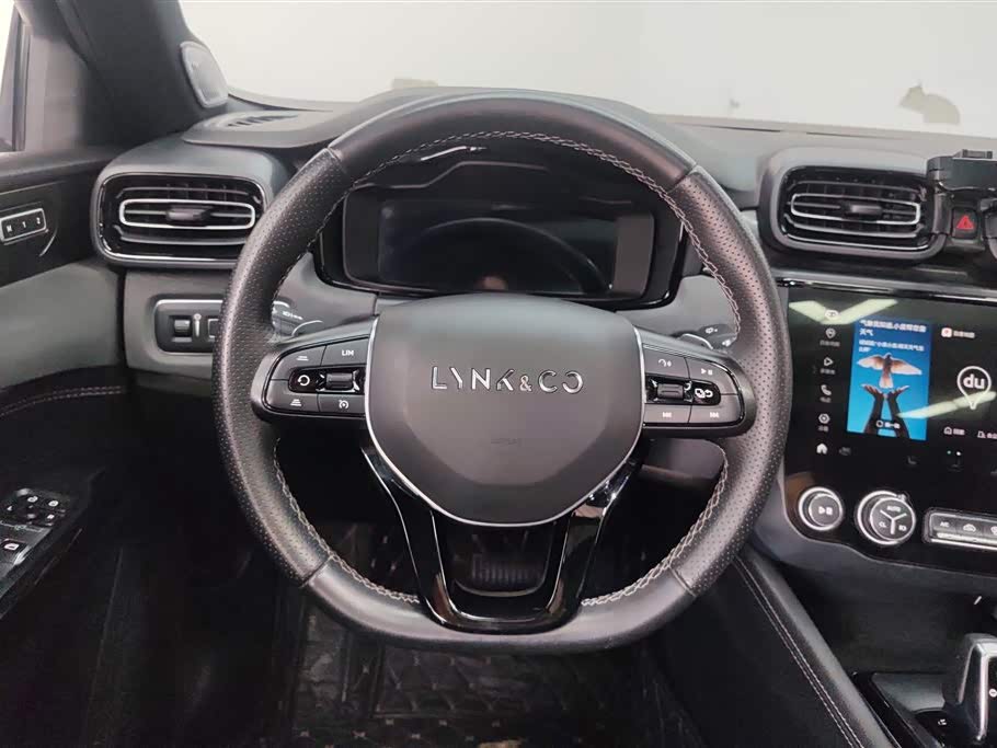 Lynk & Co 03